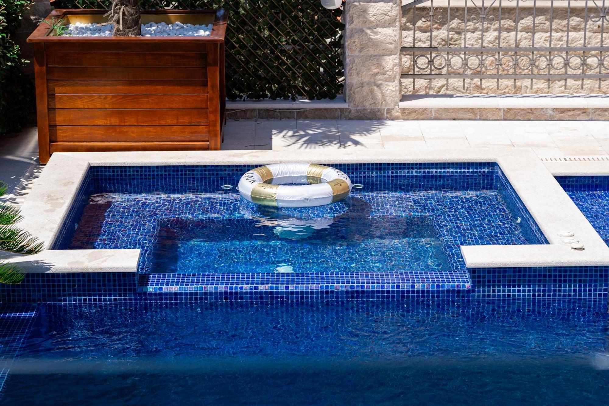 Raicevic Residence Tivat Bagian luar foto