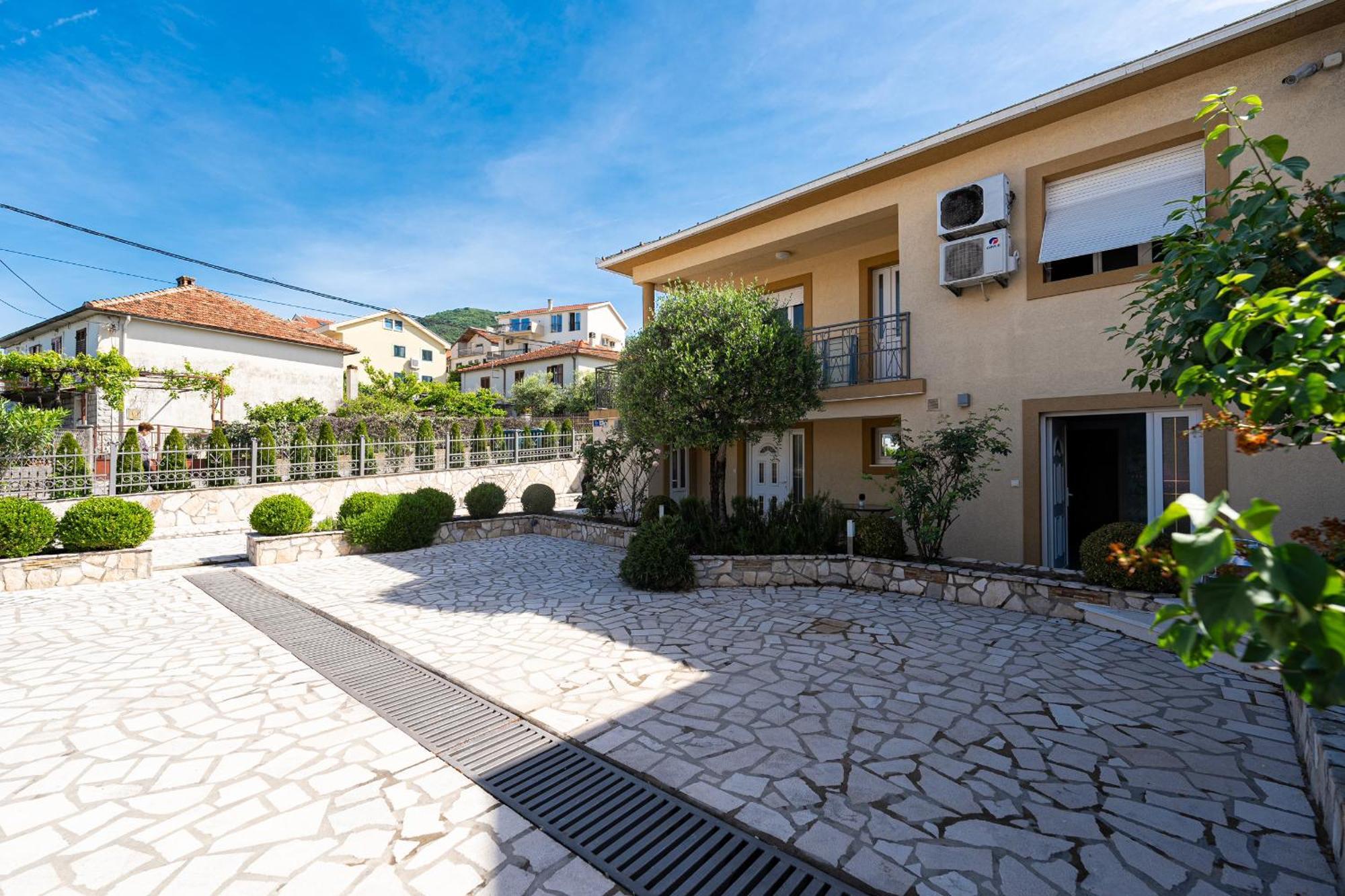 Raicevic Residence Tivat Bagian luar foto